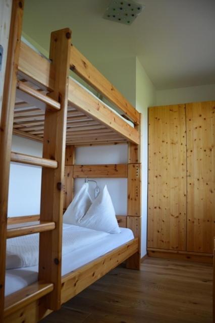 Biobauernhof Wolf-Hof Apartment Pressbaum Room photo
